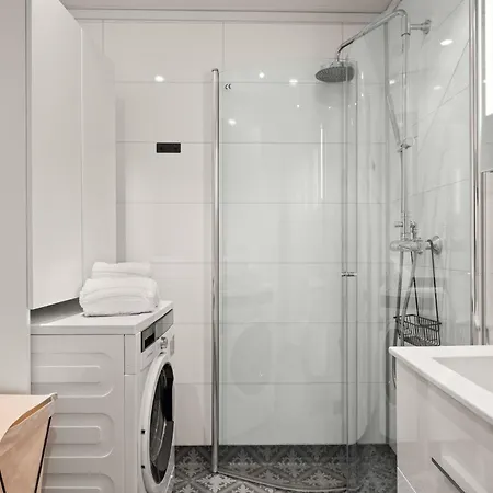 Bb I 300m To Bryggen & Train Station