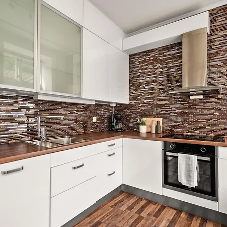 Bb I 300m To Bryggen & Train Station 卑爾根