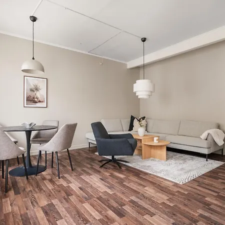 Bb I 300m To Bryggen & Train Station