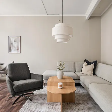 Bb I 300m To Bryggen & Train Station